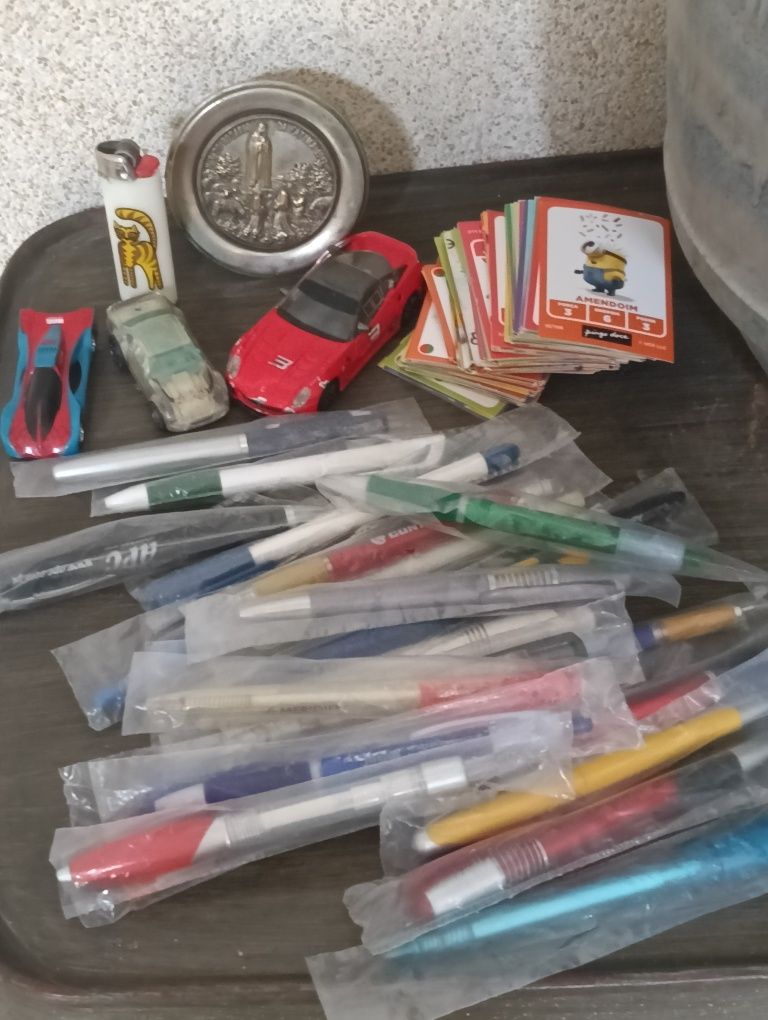Lote de 22 canetas ainda no plástico