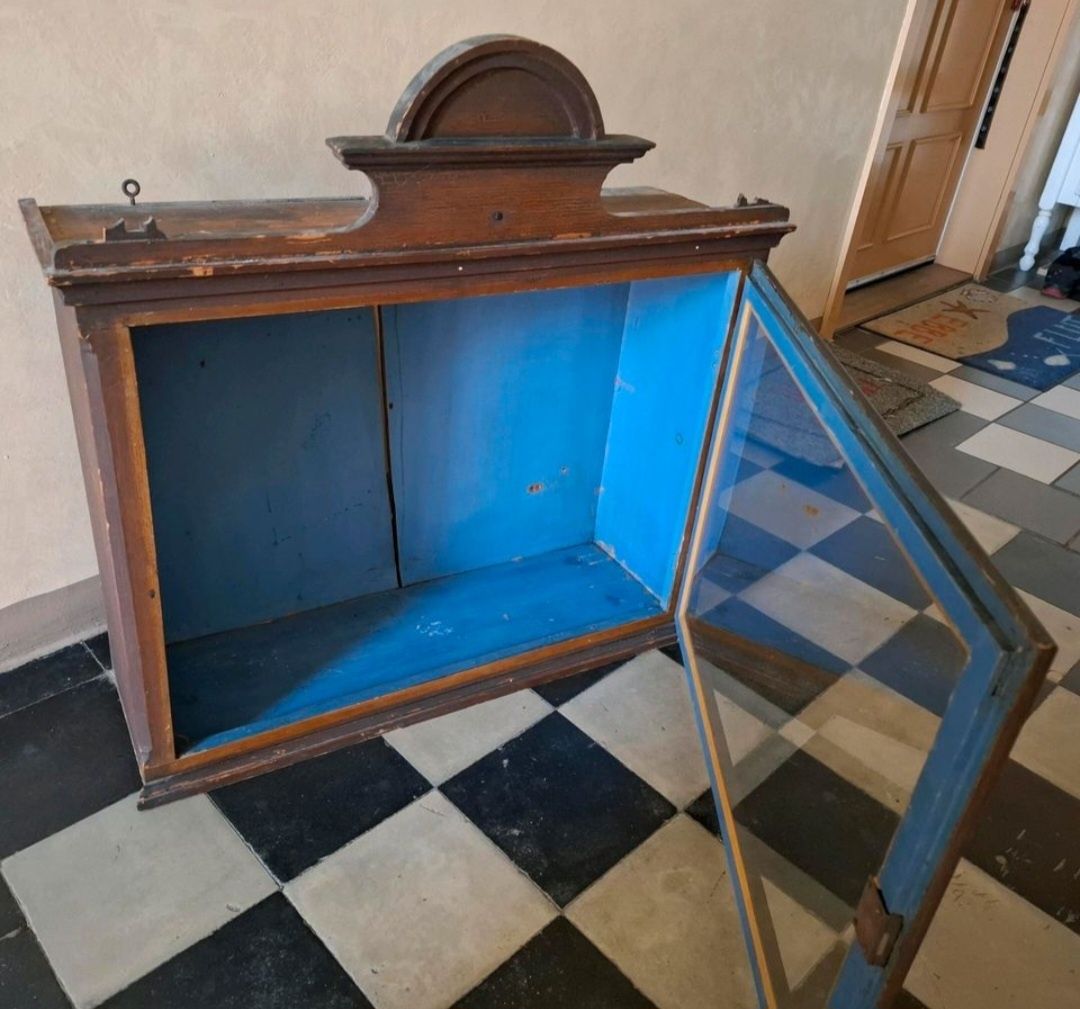 Stara witryna wisząca około 1900r