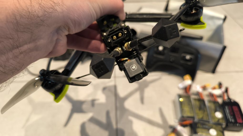 Dron fpv Nazgul DC5 ECO 6S HD DJI z Tango II. Zestaw 
Receiver option: