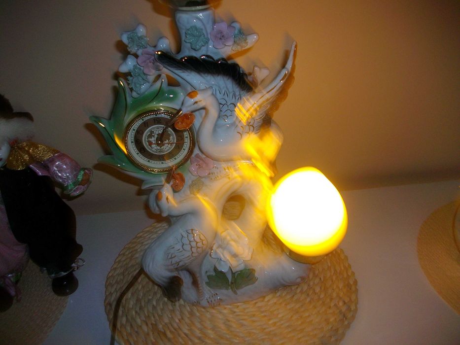 Lampka porcelaowa z zegarem