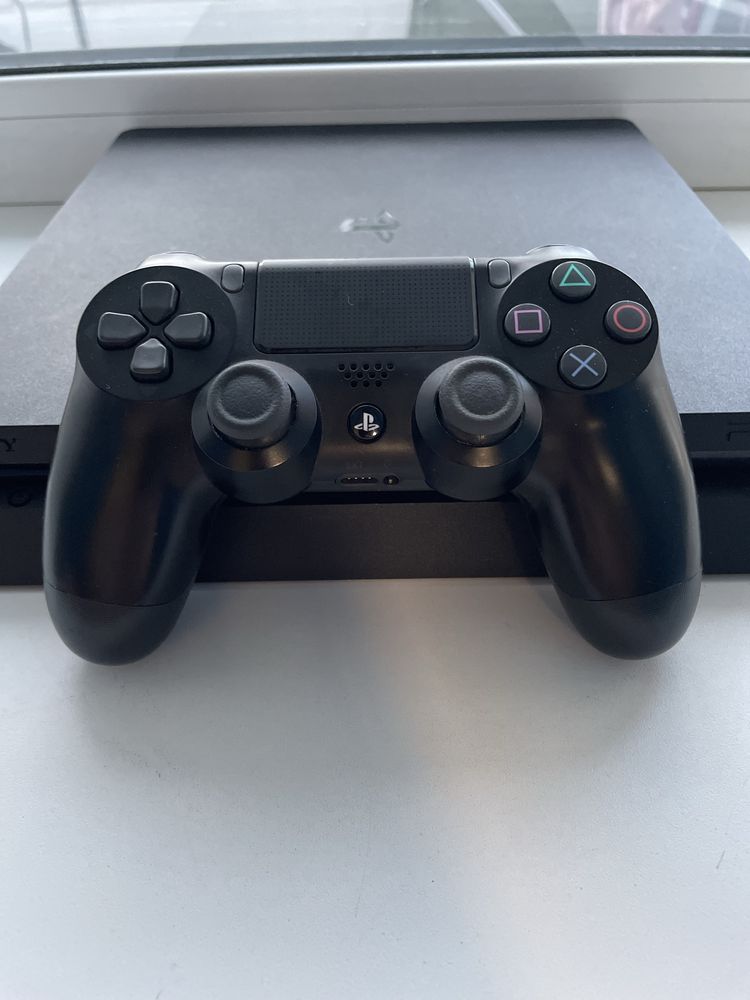 PS4 звичайна, Sony PlayStation 4
