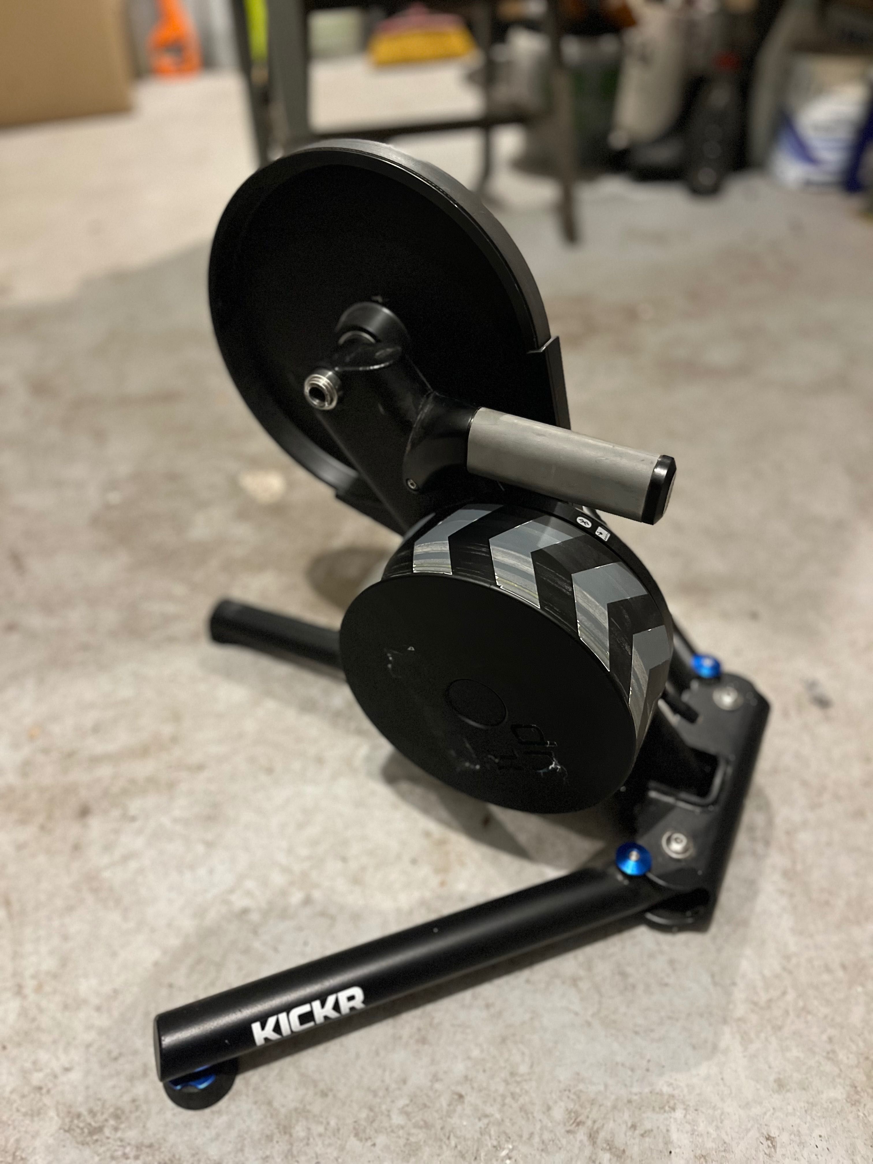 Trenażer interaktywny WAHOO KICKR Smart Power Trainer 4.0