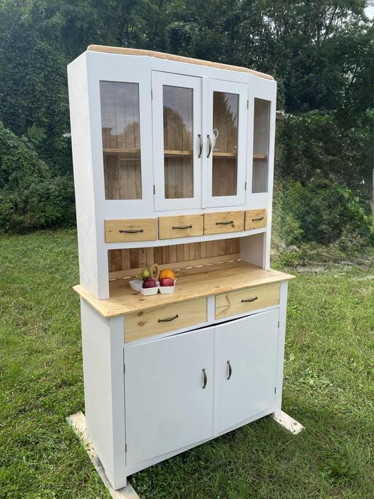 Kredens byfyj po renowacji