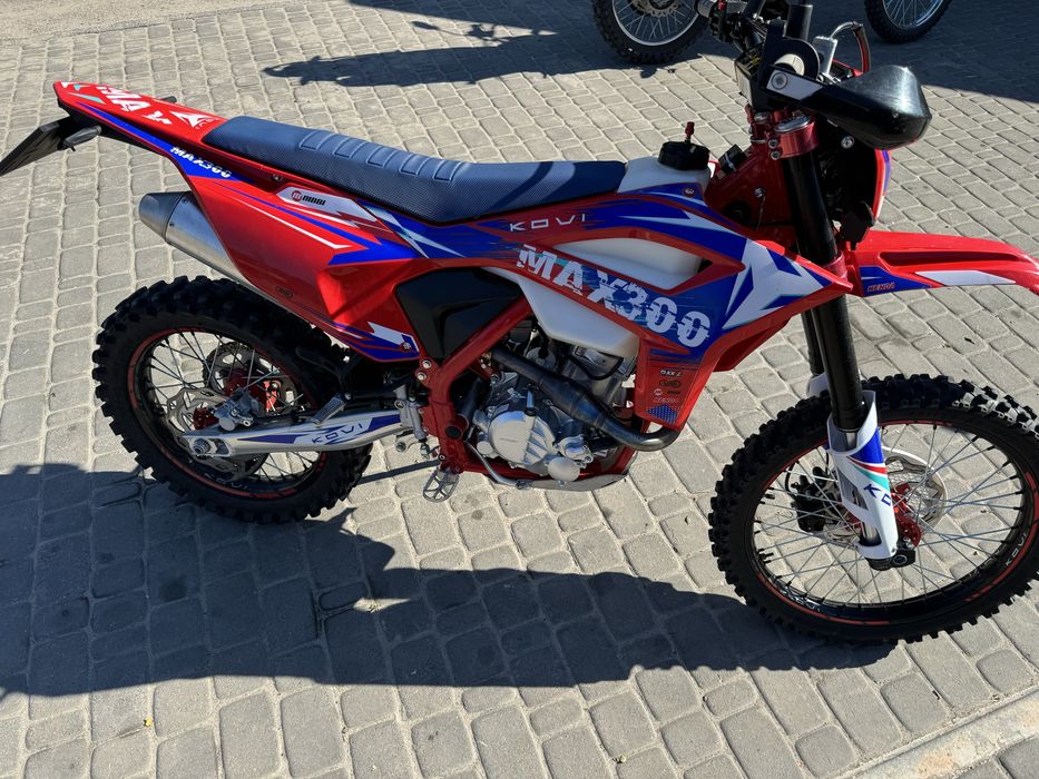 Продам кові макс 300 стан новий