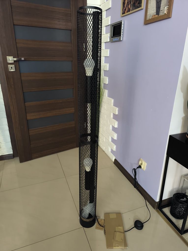 Lampa stojąca akrema czarna