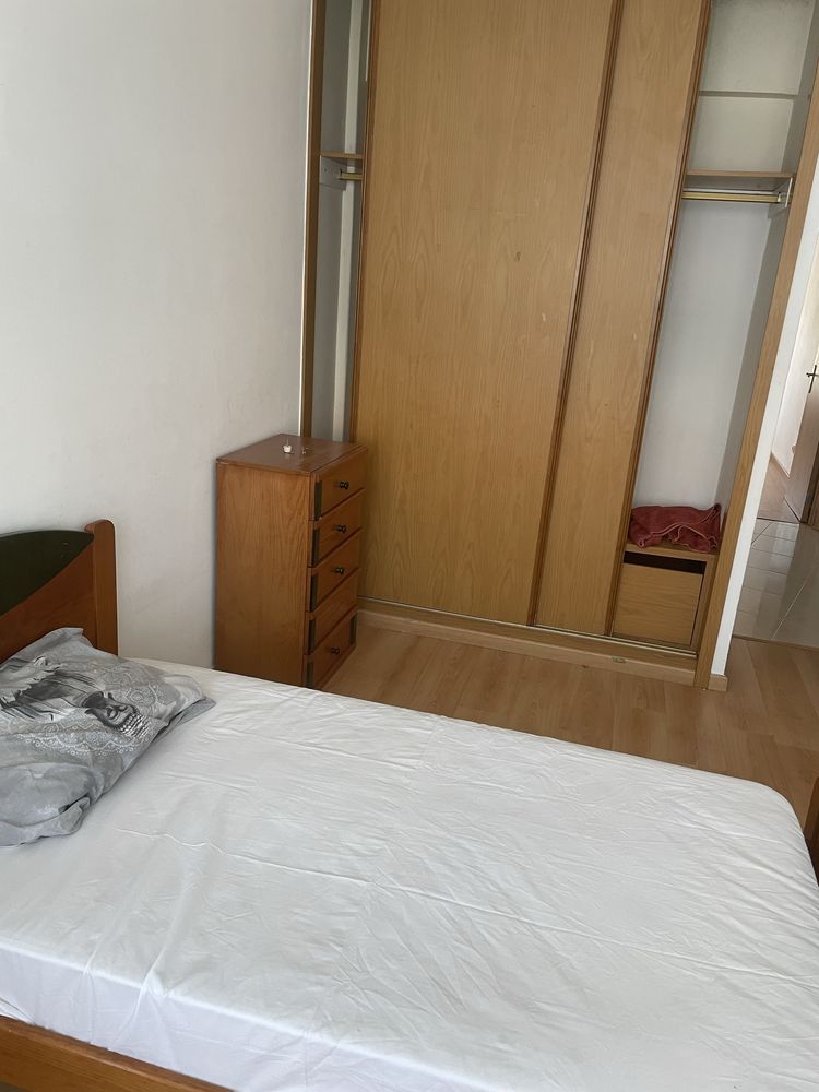 Quarto solteiro para mulheres no centro de setubal