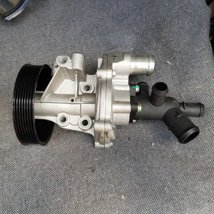 pompa wody Ford Transit 2,4 dci 00-06 nowa