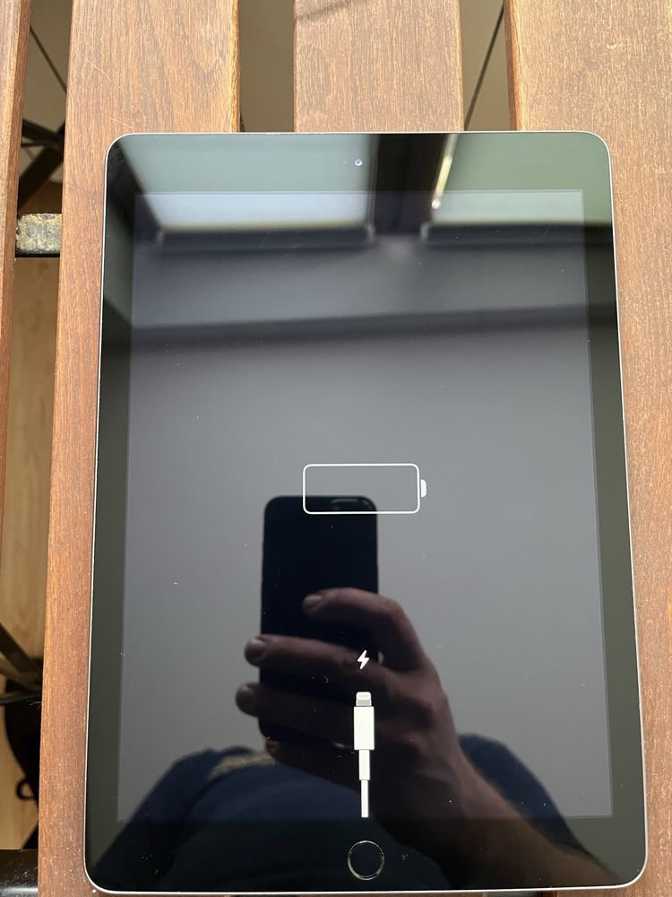 iPad 5 generacji model MP2F2NF/A