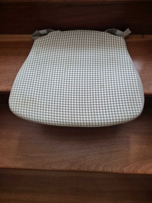 Mesa de cozinha/sala e 6 cadeiras, em madeira