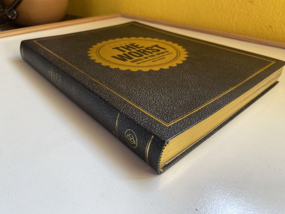 The Worst Hotel in the World. Livro de artes graficas e marketing.