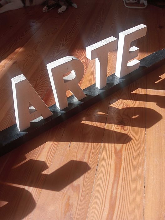 Letras em Madeira Vintage "LIVROS DE ARTE" da antiga Livraria Portugal