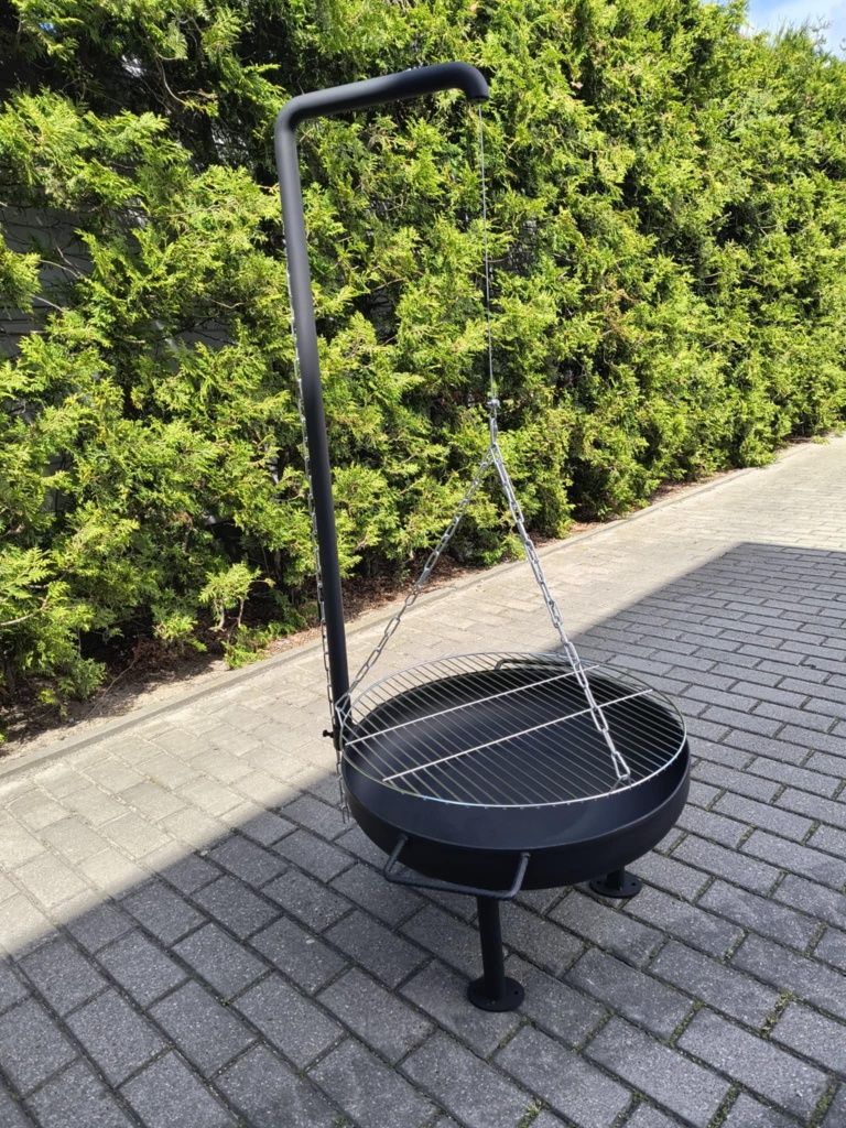 Grill z funkcją paleniska