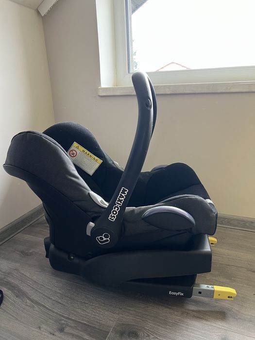 Автокрісло maxi cosi