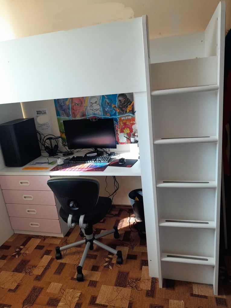 Łóżko z biurkiem i szafą Ikea Smastad