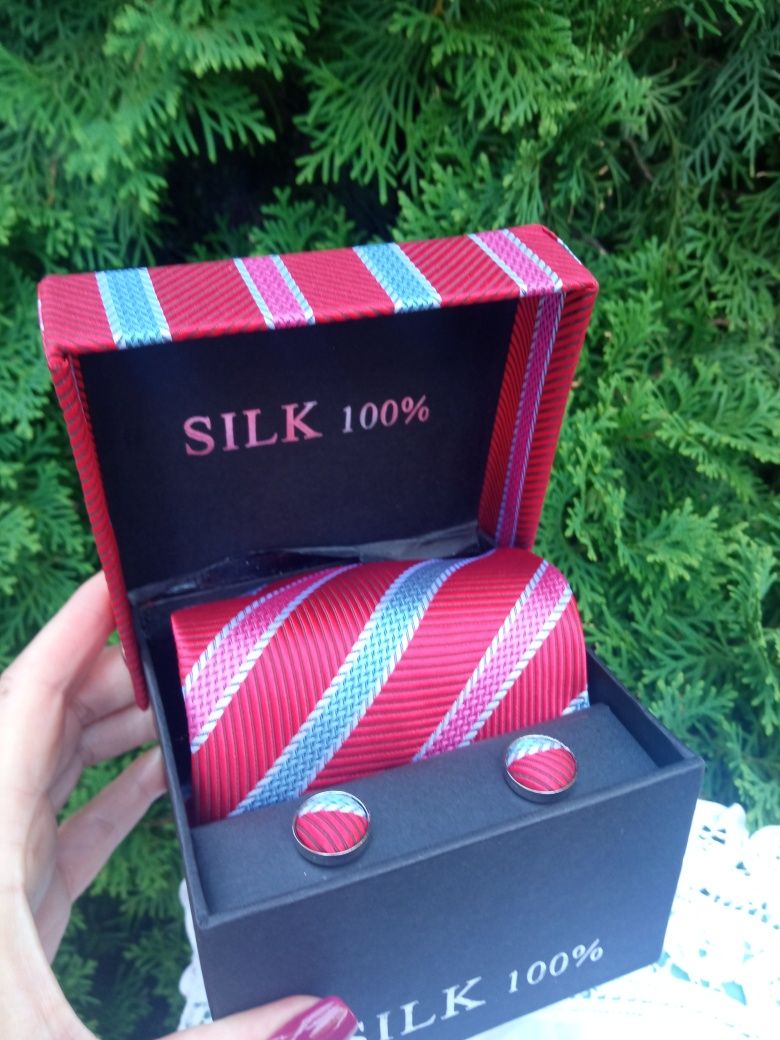 Продам шелковый мужской галстук,запонки ,платок