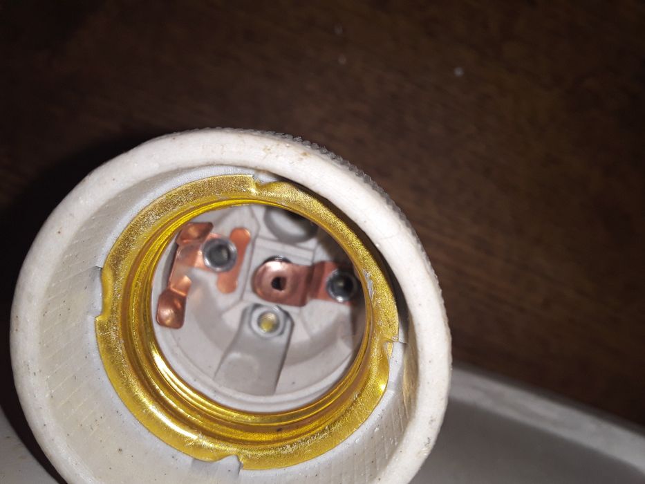 Лампа настінньо-стельова на пружинному кріпленні нова.Обмін.