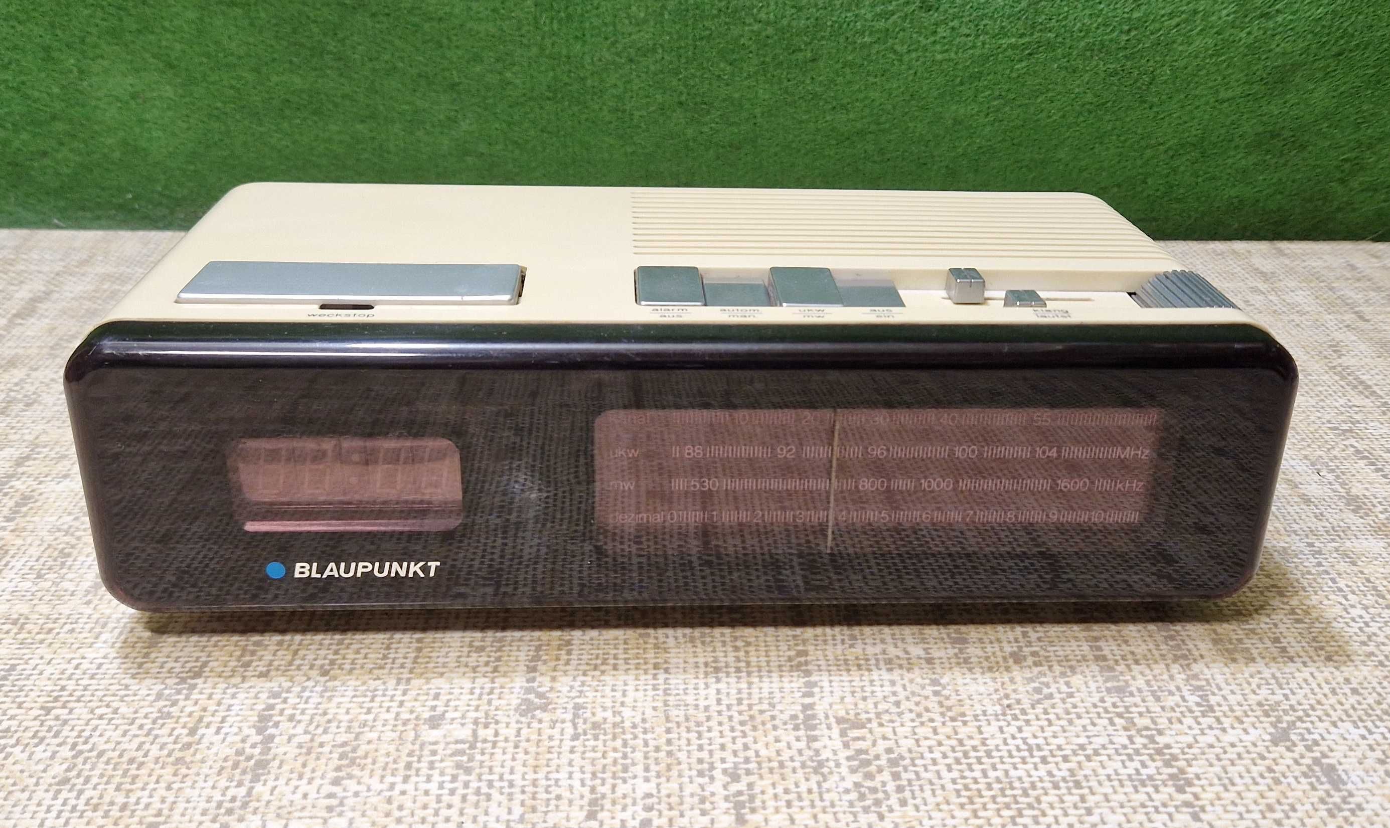 Stary radiobudzik Blaupunkt Mega Clock U108