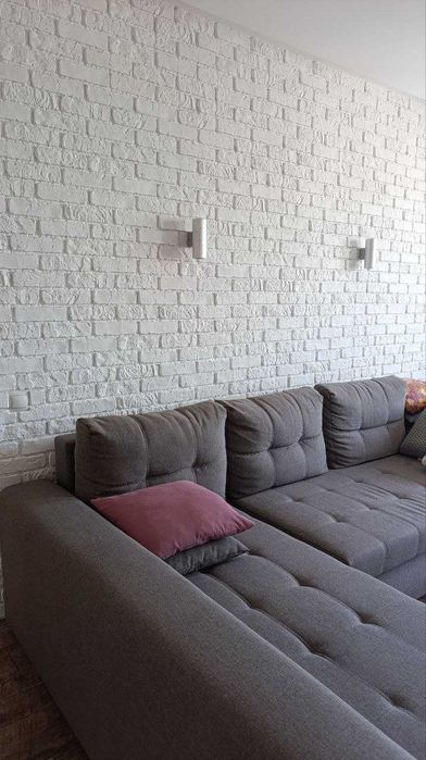 Продаю 2к квартиру в центрі біля стометрівки в новобудові.Документи є