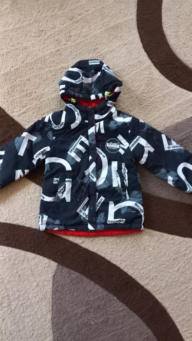 Продам демісезонну курточку для хлопчика.