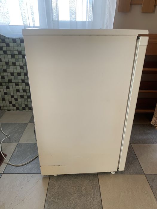 Продам маленький холодильник