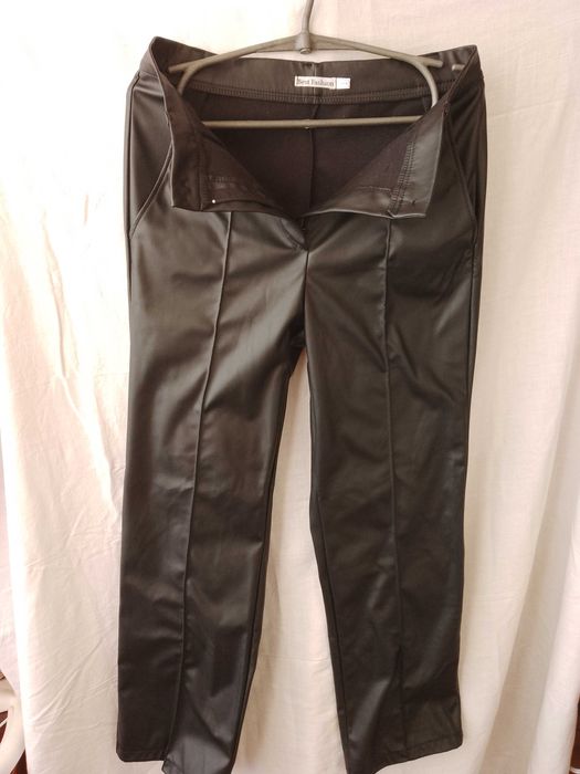 Женские брюки, черные, эко кожа, новые