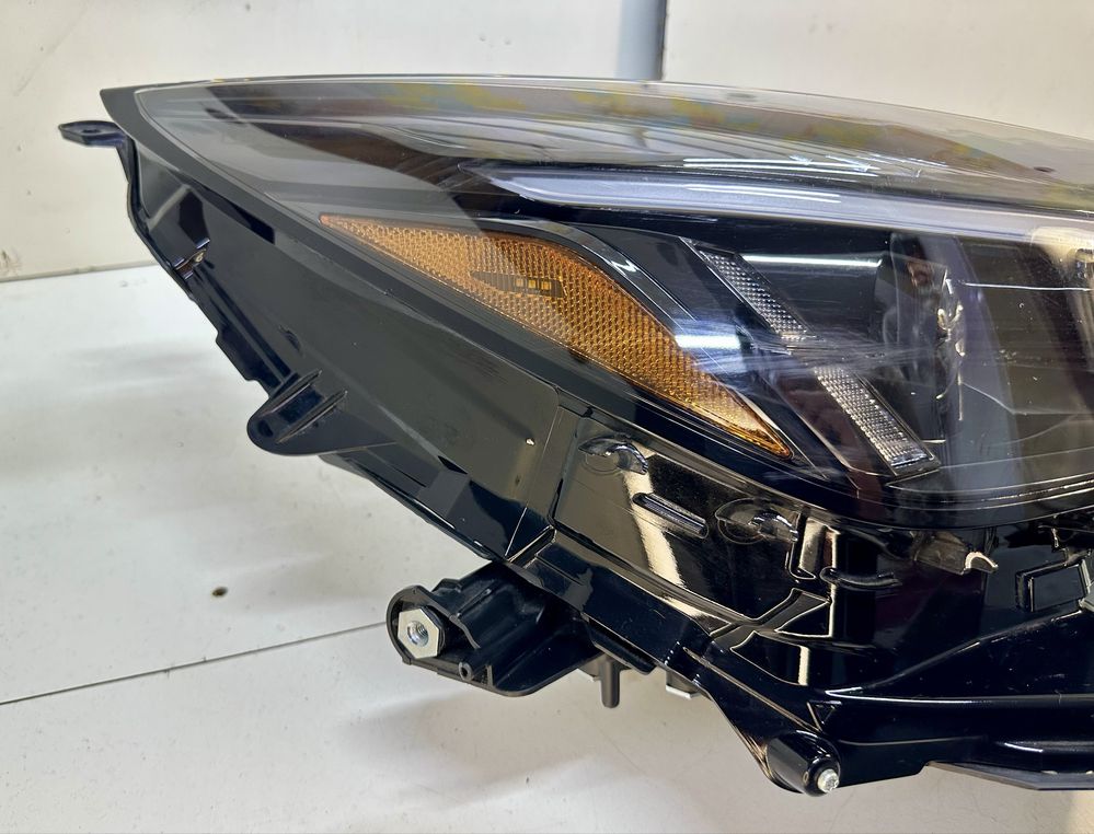 Фара права Lexus NX USA 2021 2022 2023 2024 81110F6010