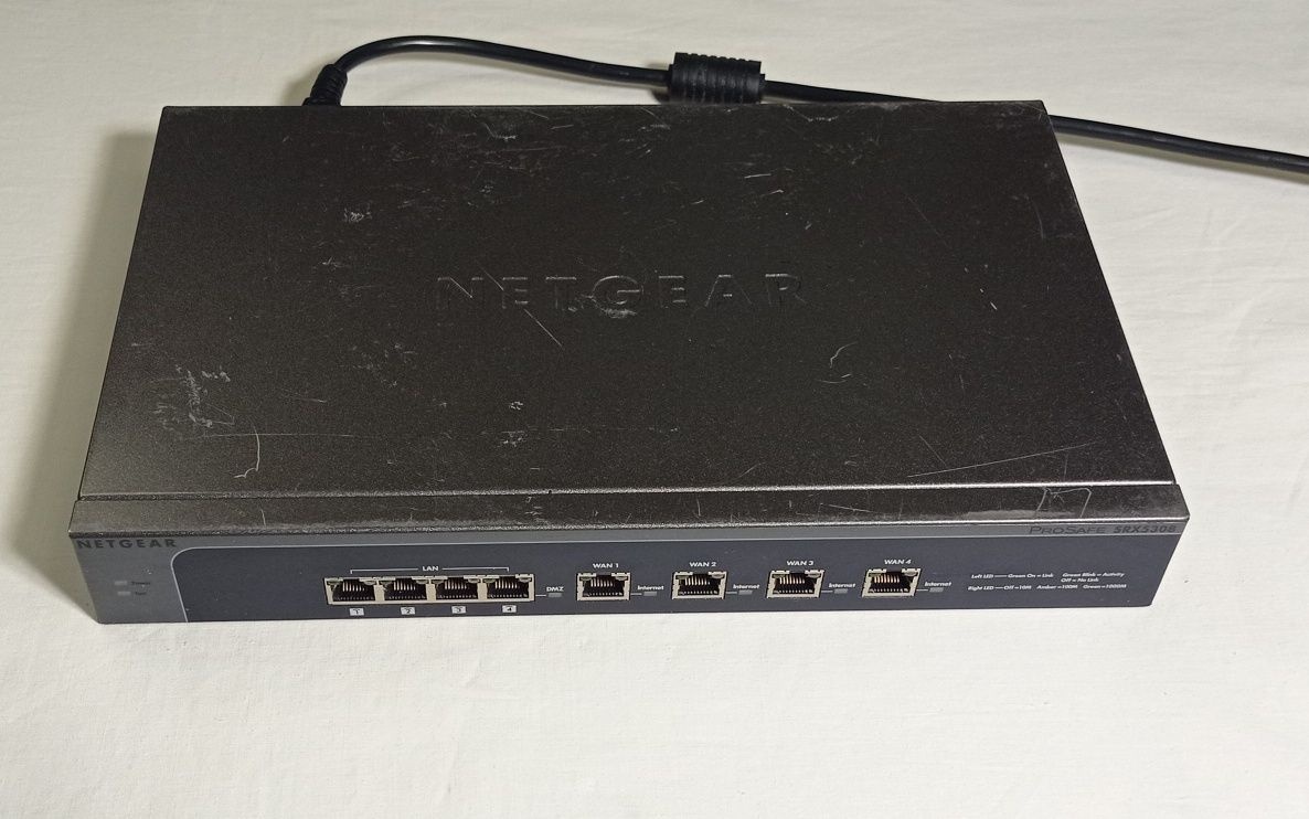 Продам Netgear SRX5308  Гигабитный VPN-маршрутизатор
