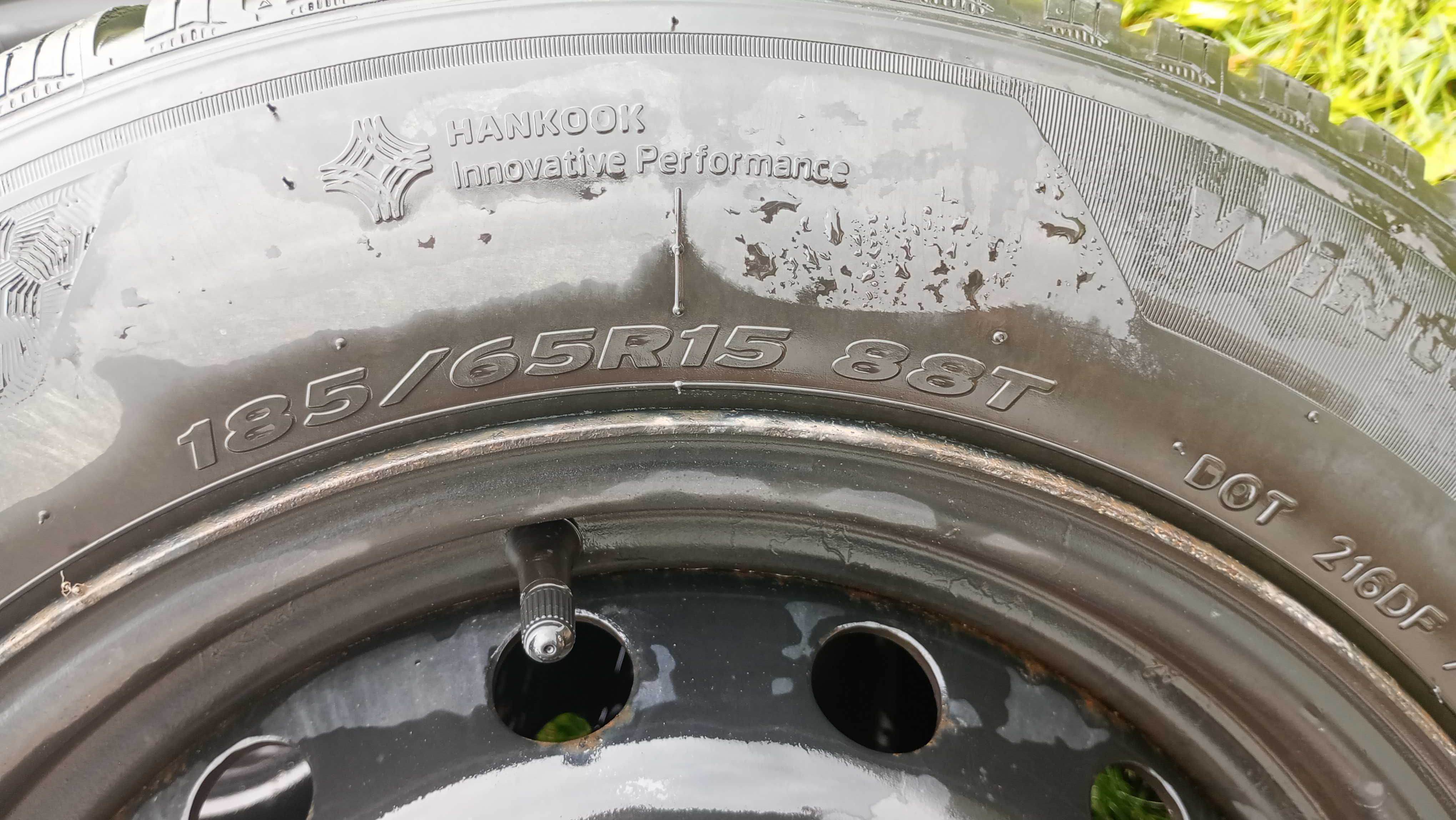 Felgi stalowe 4x100 z oponami zimowymi Hankook 185/65/15 - komplet