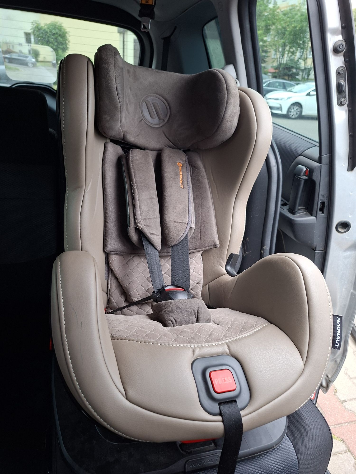 Fotelik samochodowy Avionaut 0 -18 kg