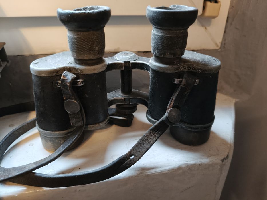 Stara wojskową lornetka  Carl Zeiss Jena.