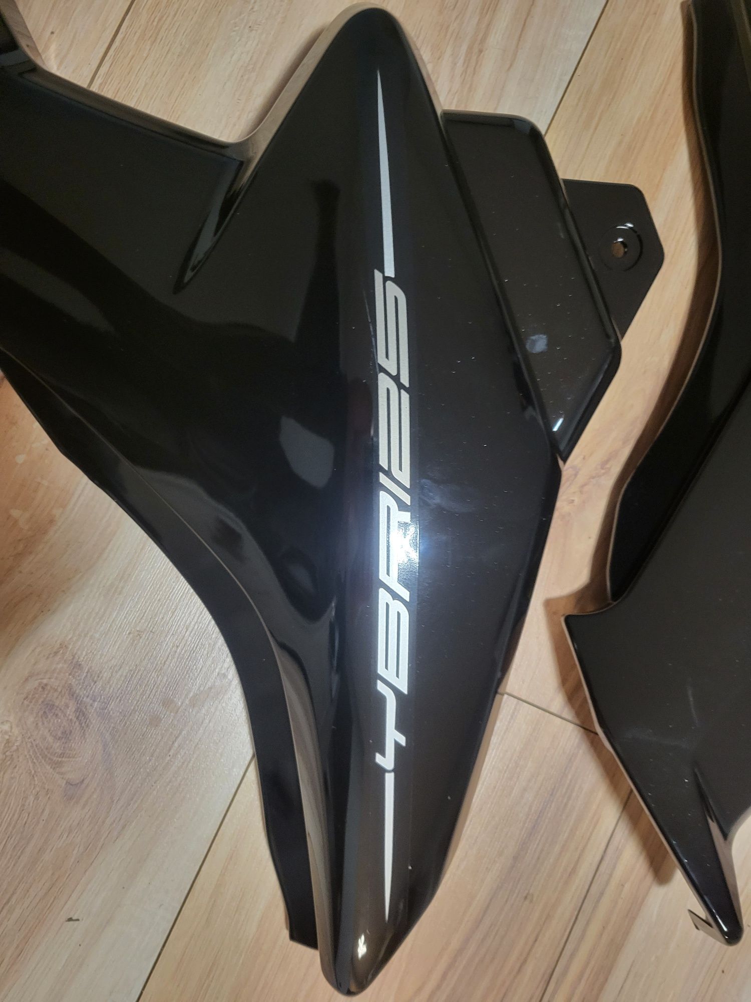 Komplet plastików boczków owiewek yamaha ybr 125 osłon akumulatora fil