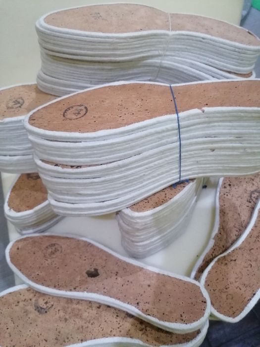 Palmilhas de Cortiça - lotes de 12 pares = 0.50€ par *Artigo SEM USO