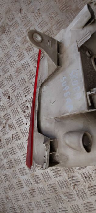 SKODA SUPERB II lampa lewa tylna