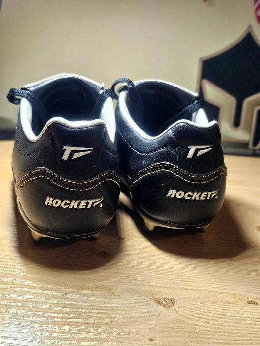 Korki, buty 38 do piłki nożnej Rocket