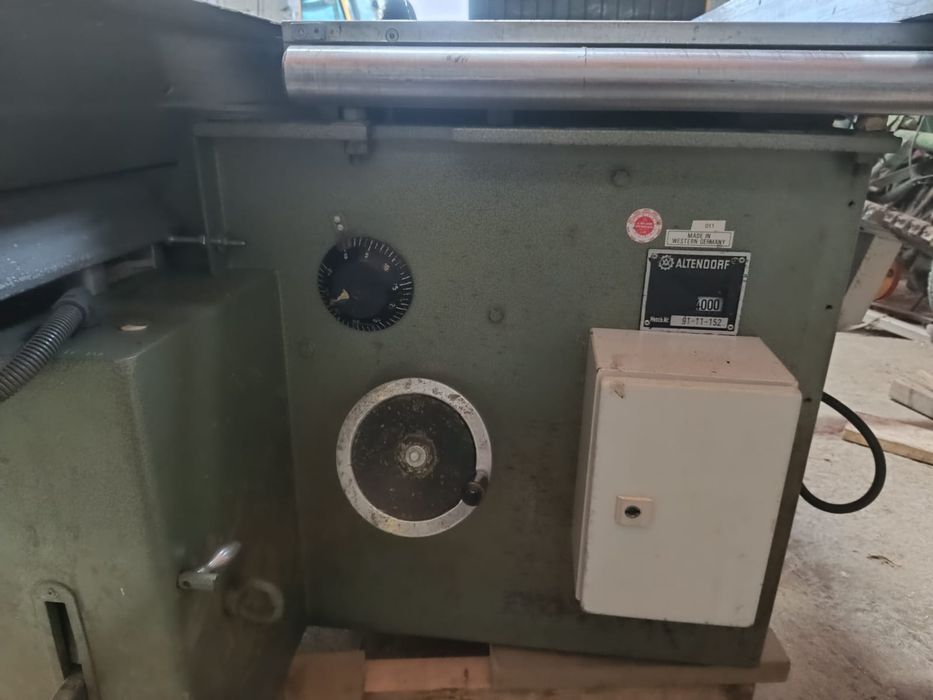 Piła Formatowa Altendorf F45
Silnik 5.5 kw
Pochyl piły 45°
Wózek 2.8