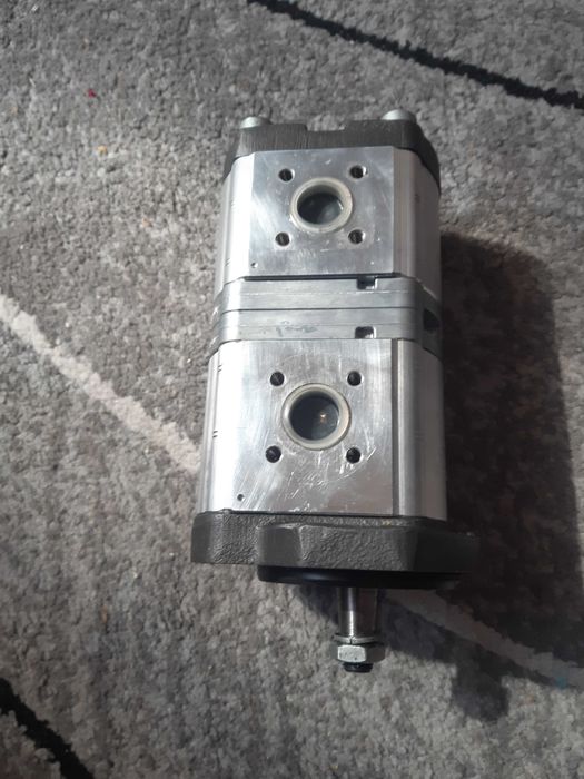 Pompa hydrauliczna Renault 7212