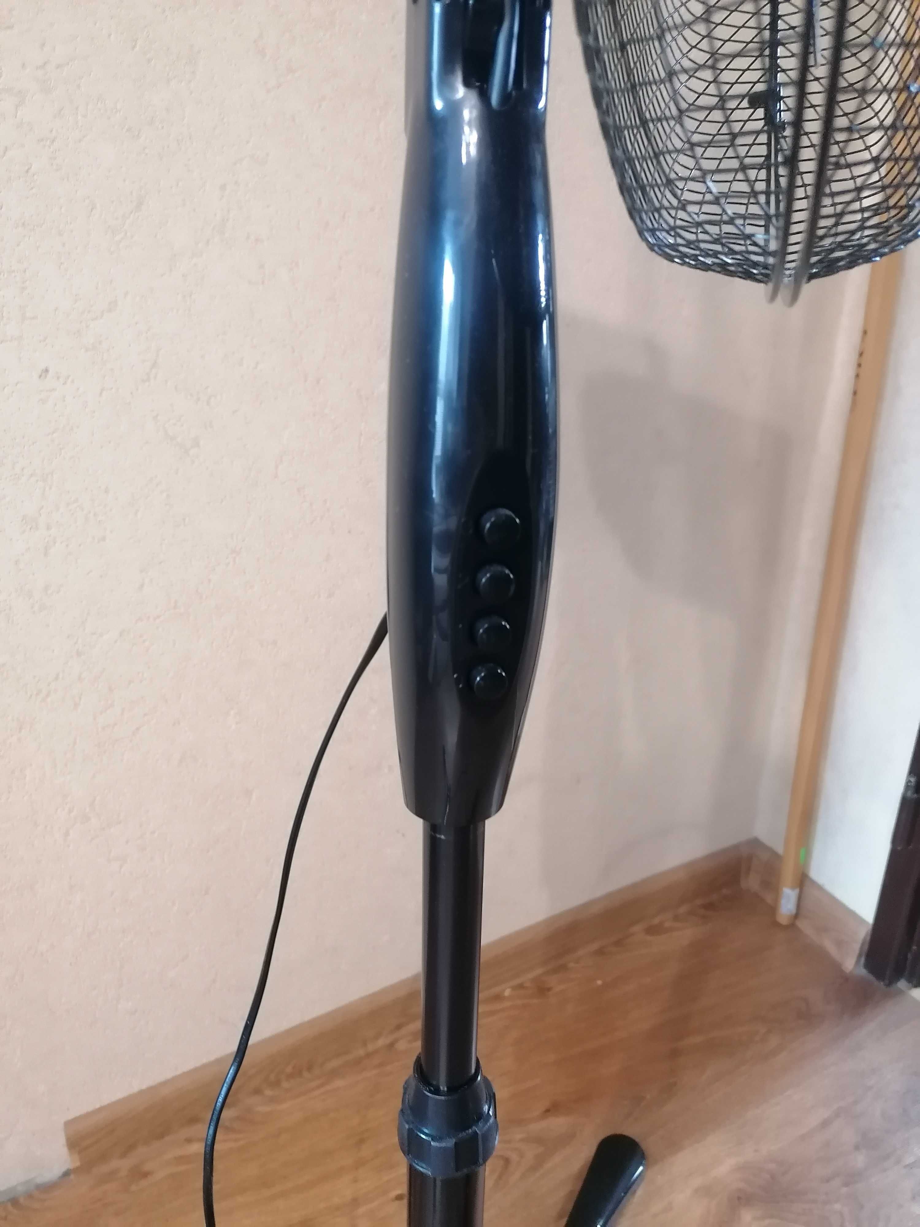 Stojący wentylator Kinzo Czarny
