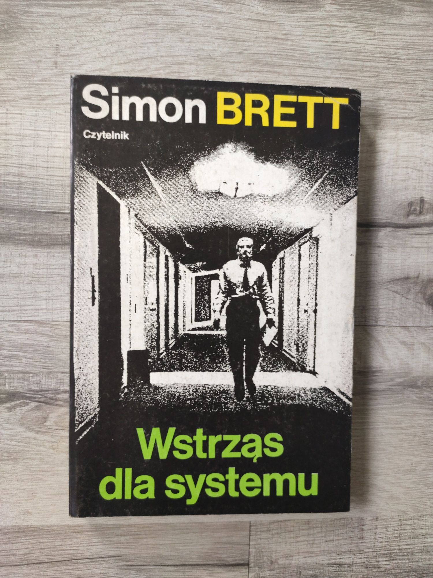 Wstrząs do systemu Simon Brett