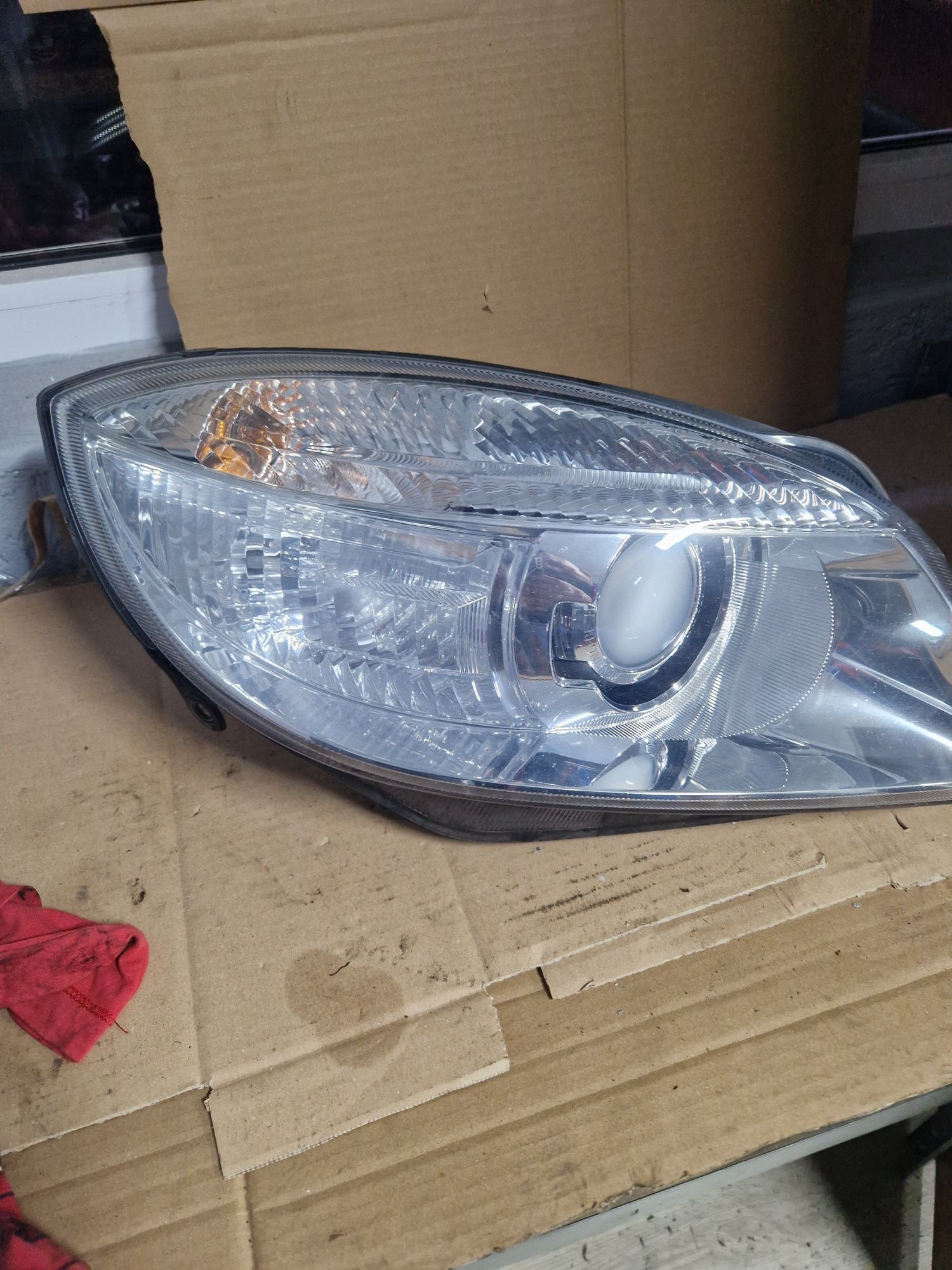 Lampa prawa fabia 2 Roomster idealna