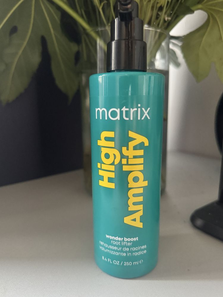 Matrix High Amplify Spray unoszący włosy u nasady