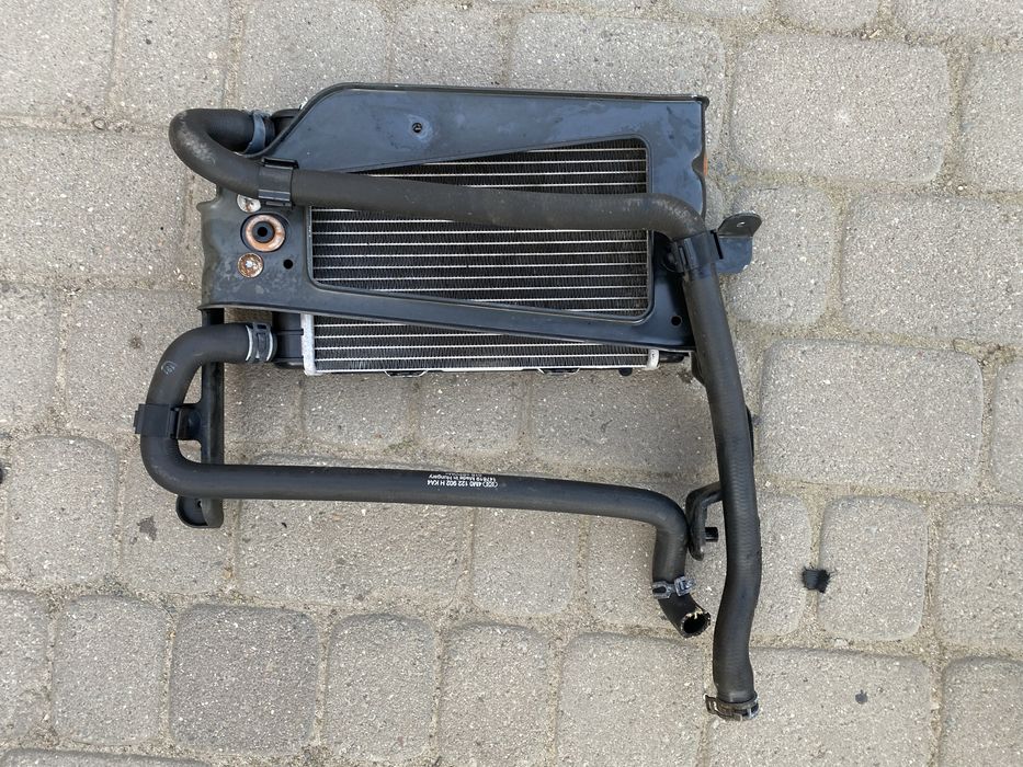 Додатковий радіатор охолодежння двигуна правий audi q7 q8 4m 3.0 tfsi