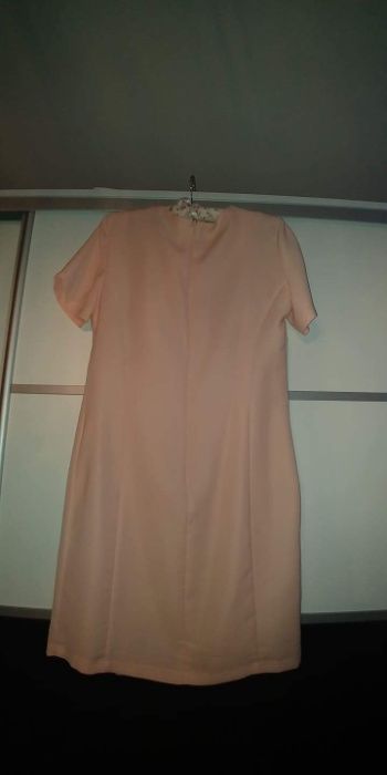 Sukienka różowa z ozdobnym dekoltem prosta Dorothy Perkins rozm. 40