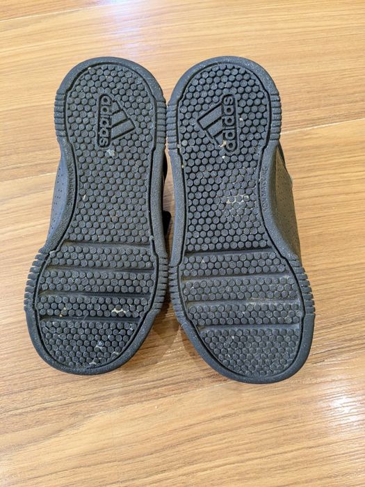 Кеди кросівки дитячі Adidas оригінал 29 р