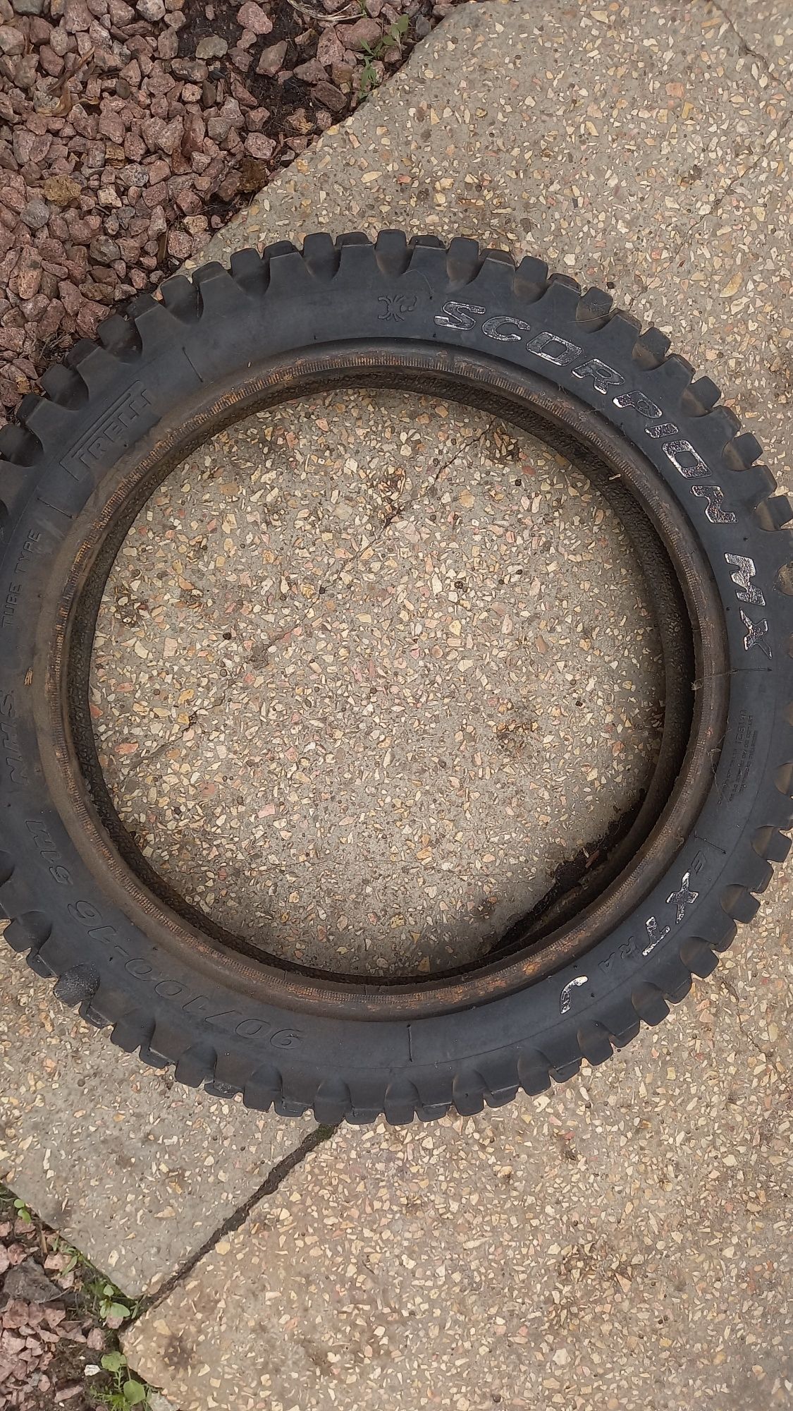 Покришка,гума,скат 90/100 r16