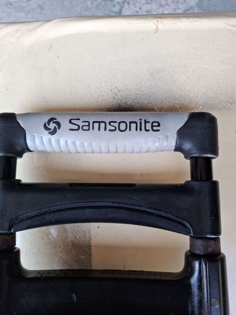 Carrinho para o transporte de malas sansonite