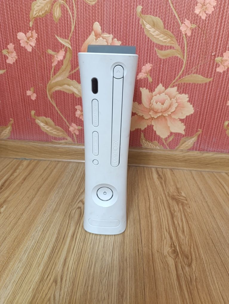 Продам Xbox 360 в хорошому стані