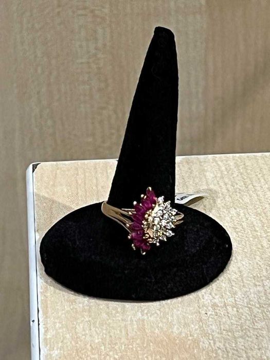 Złoty pierścionek pr585, cyrkonie z rubinami, rozm 19,4.39gr/Komis