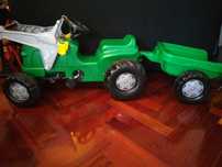Trator escavadora criança
