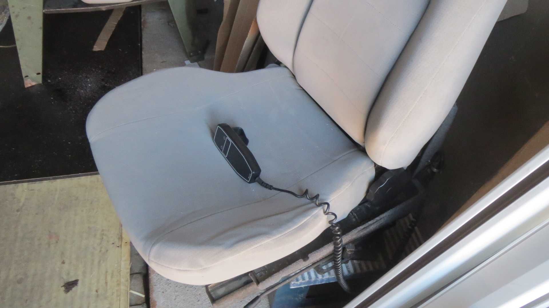 Fotel obrotowy dla niepełnosprawnego do samochodu 12 v