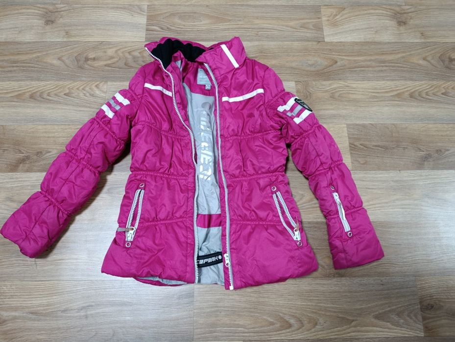 Куртка на дівчинку
